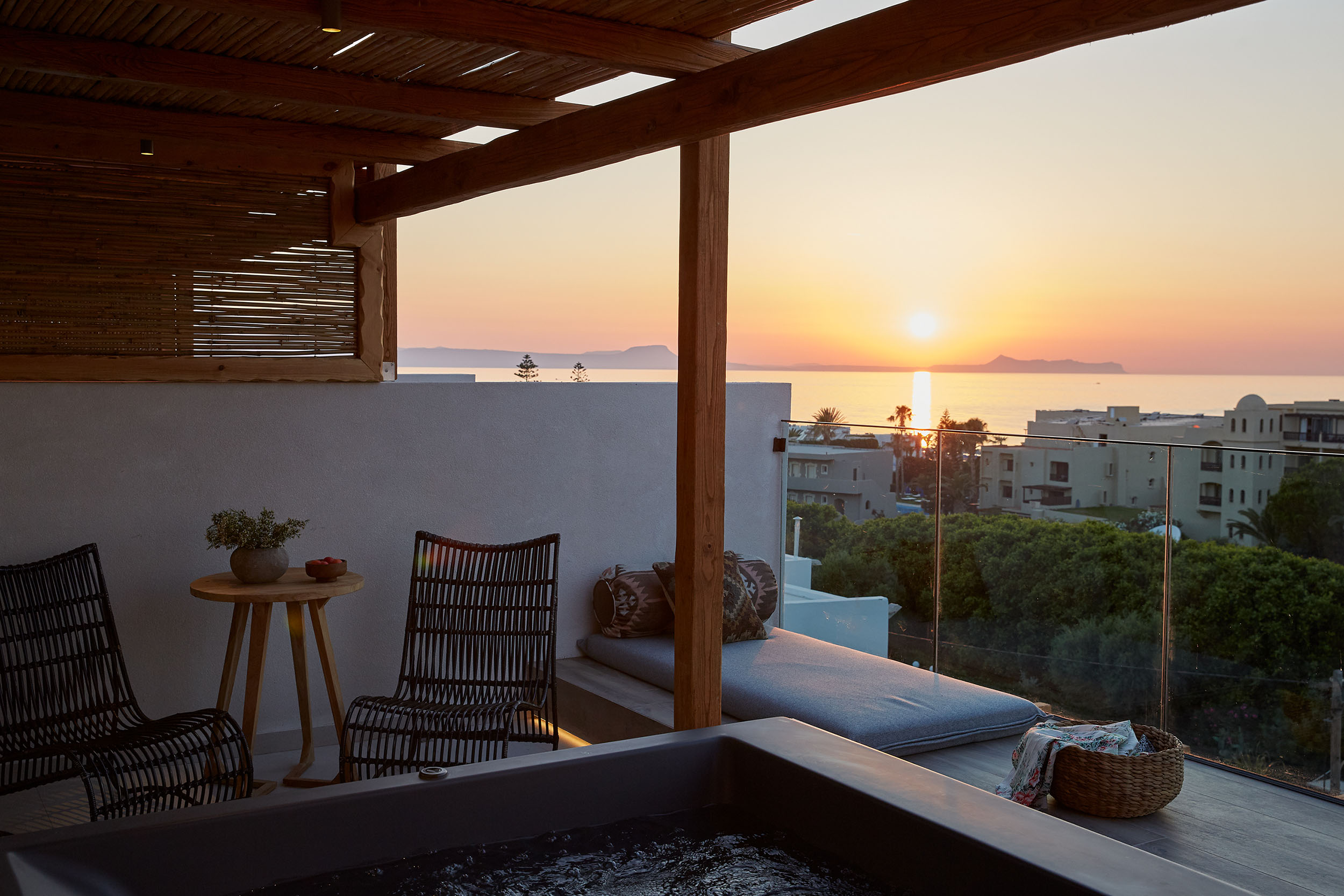 Superior Jacuzzi Syntopia19 0331