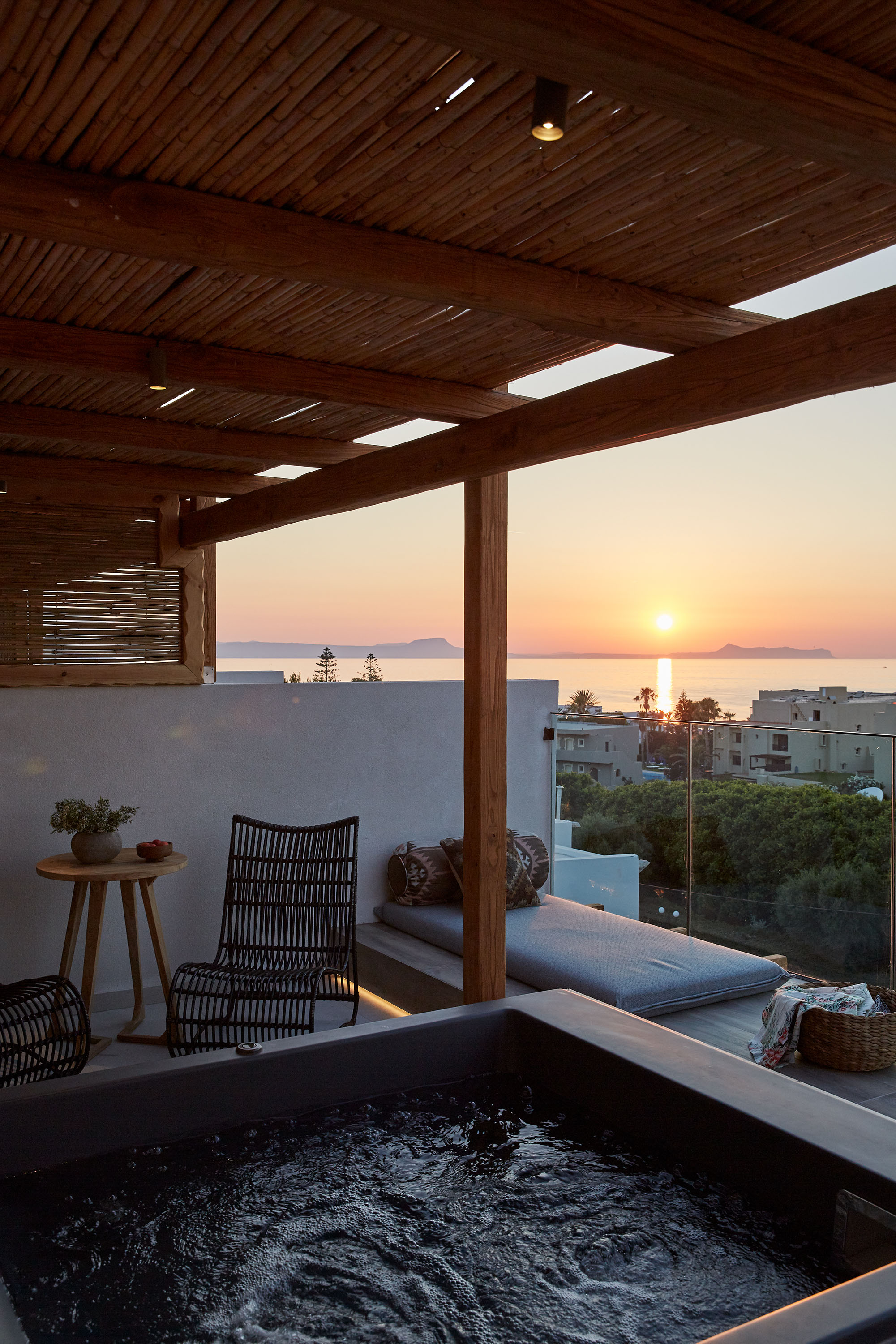 Superior Jacuzzi Syntopia19 0334